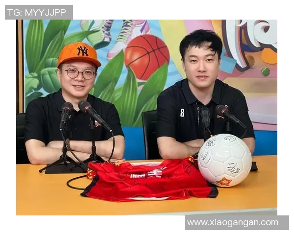 足球明星的儿子首次亮相赛场引发热议球迷期待未来表现