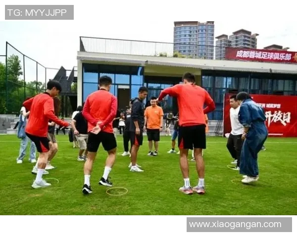 成都足球队灵活性变革引发热议助力球队新篇章 成都足球队灵活性变革引发热议助力球队新篇章