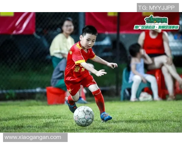 足球明星的猫也来踢球了它们的精彩瞬间让人忍俊不禁的趣味比赛 足球明星的猫也来踢球了它们的精彩瞬间让人忍俊不禁的趣味比赛
