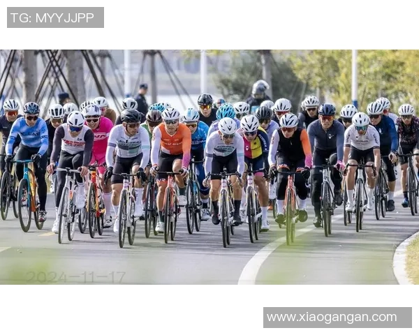 足球明星骑行高清视频展现运动魅力与激情瞬间