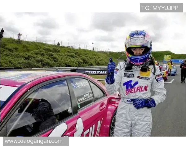 足球明星与传奇前辈的偶遇故事揭示了传承与梦想的力量 足球明星与传奇前辈的偶遇故事揭示了传承与梦想的力量